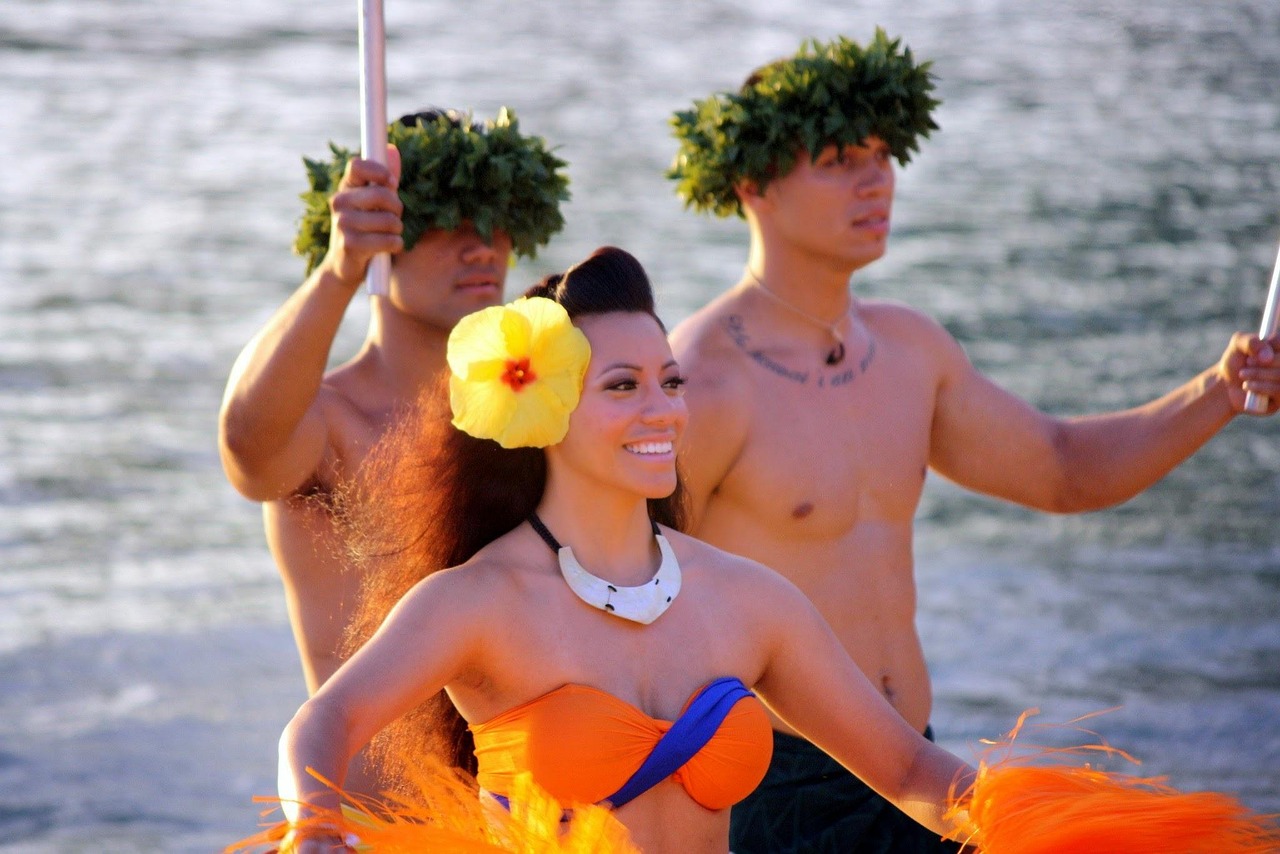      Hiva Pasefika Luau – Kauai Coconut Beach Resort 