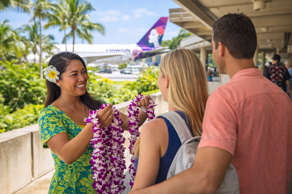 Honolulu Airport (HNL) Lei Greeting 